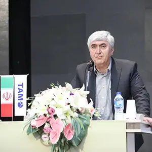 دکتر مهدی خطیبی در حال ارائه سخنرانی